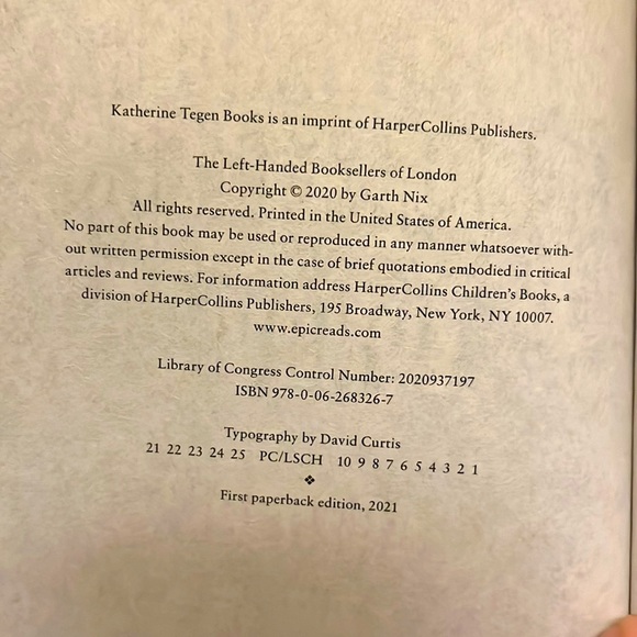 The Left-Handed Booksellers Of London by Garth Nix - Picture 5 of 6